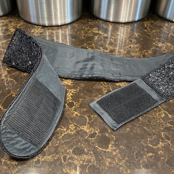 Le Regale Vintage black seed bead Velcro belt 33.5” long! Velcro closure adj. - Picture 7 of 11